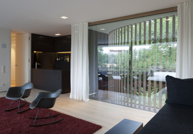 bembe-dellinger-buero-und-wohnhaus-starnberg-wohnbereich-minibar