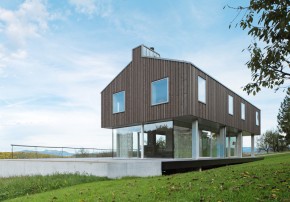 Zeitloses Einfamilienhaus mit pflegeleichtem Garten