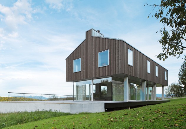 Modernes Massivhaus auf dem Land