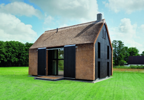 Kleines Haus Reetdachhaus Moehring Pavillon mit Pelz Loggia