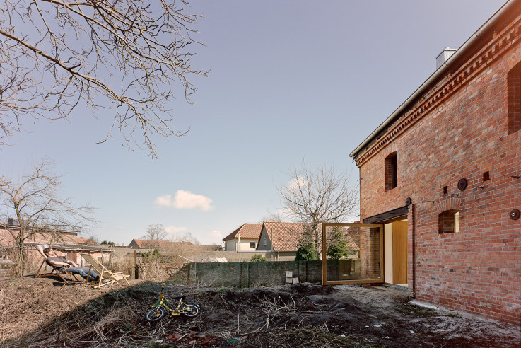 roesler-scheunenumbau-aussansicht-tag-fahrrad