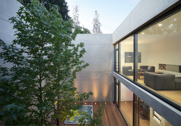 Bild 7_Hof-Blick zum Wohnz.