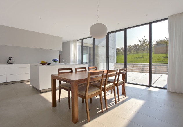 Küche + Essen mit Blick in Hof