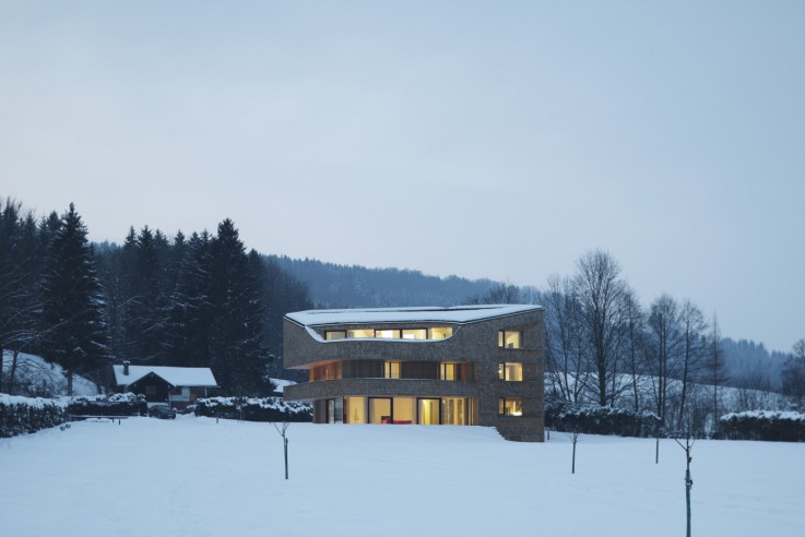 Bembe Dellinger mitten in der Landschaft Sternchenbau