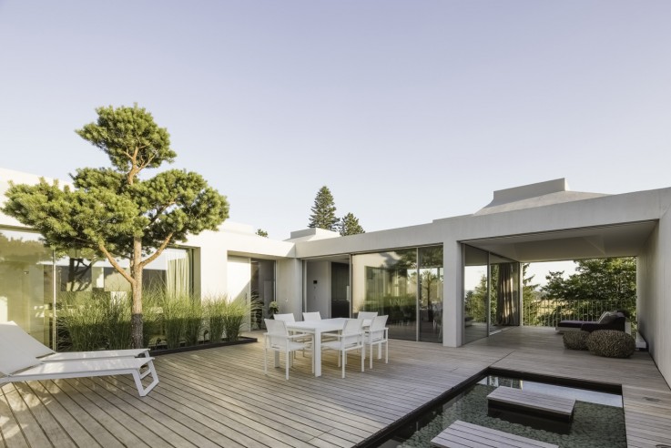 think-architecture-vier-hofhaeuser-terrasse-holz