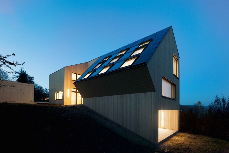 Hein Troy Architekten CO2 neutrales Holzhaus Dachflaechenfenster