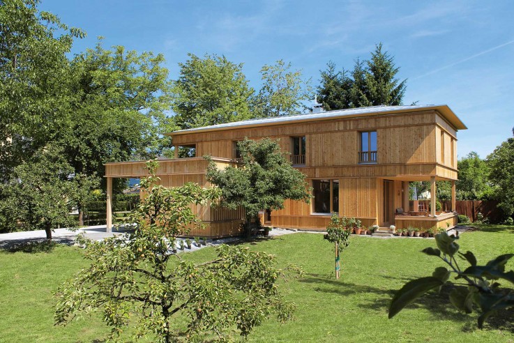 Nuyken von Oefele Architekten Alles aus einem Guss Holzhaus Streuobstwiese