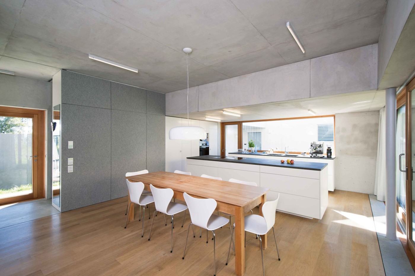 Sinnliche Gegensätze | Haus mit Sichtbeton | Kerndämmung