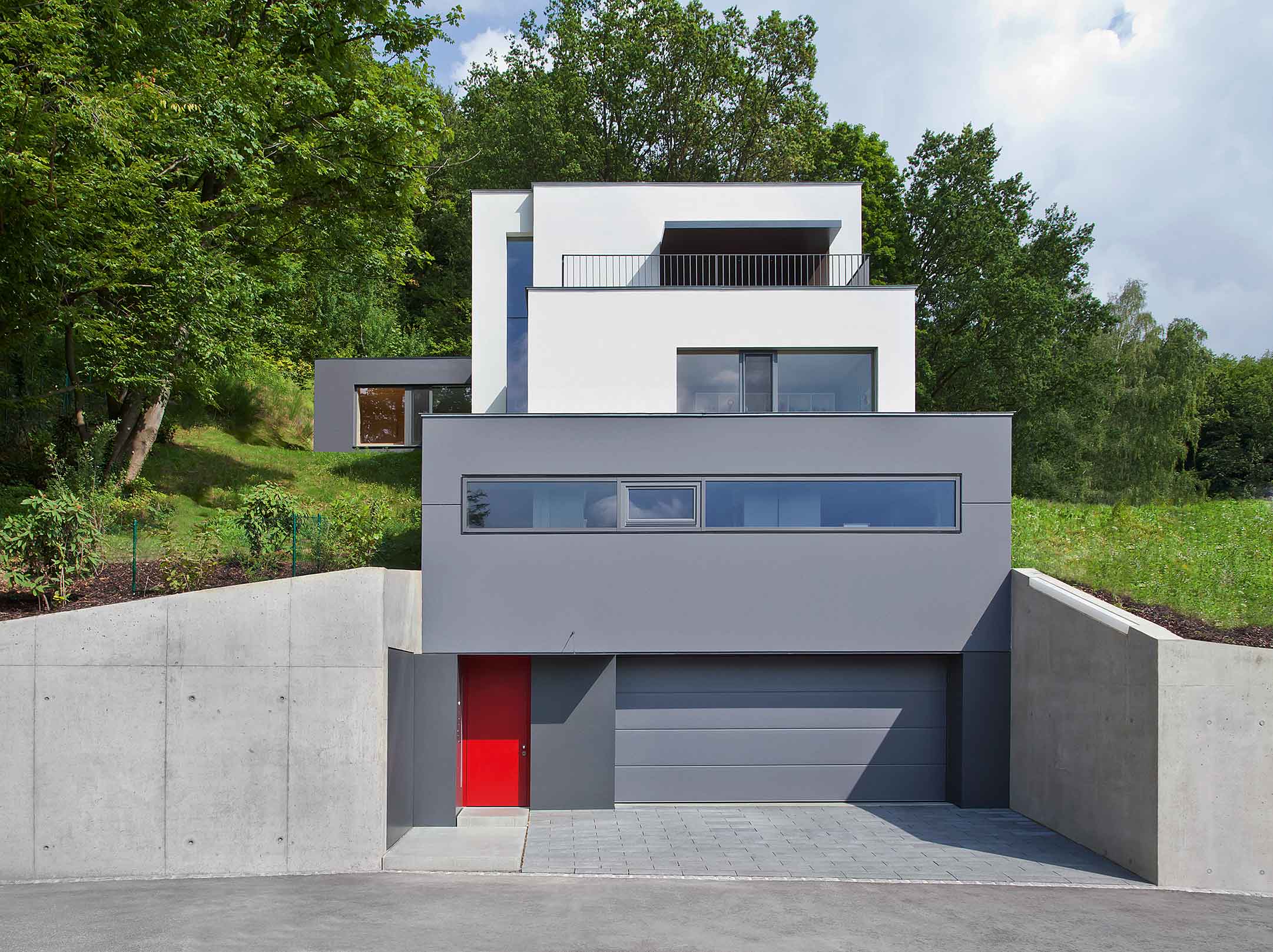 berschneider berschneider einfamilienhaus kuben aussenansicht garage aufzug
