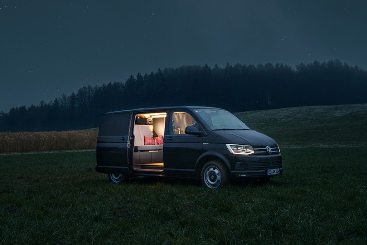 Nils Holger Moormann Luxus Immobilie VW T6 Holzklasse Camper VW Bus Interior