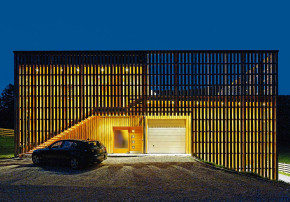 Madritsch Pfurtscheller Bauernhof Aussenansicht bei Nacht