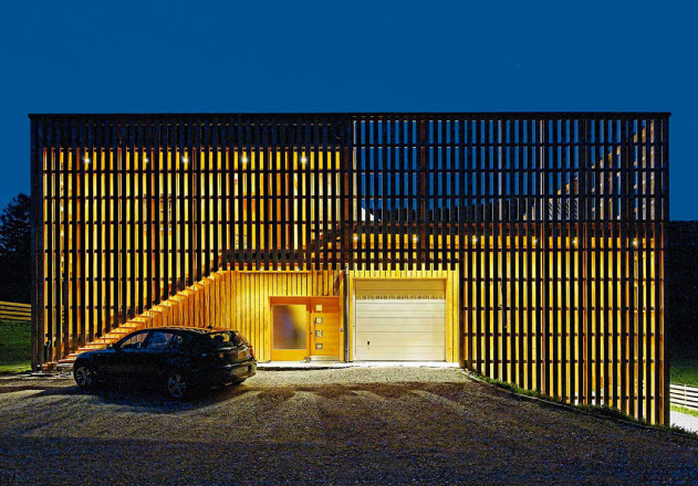 Madritsch Pfurtscheller Bauernhof Aussenansicht bei Nacht