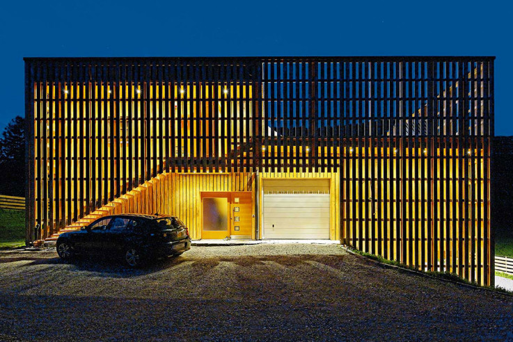 Madritsch Pfurtscheller Bauernhof Aussenansicht bei Nacht