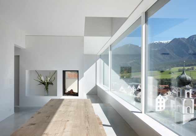 Albertin Partner Architekten Einfamilienhaus Holzelementbauweise Innenansicht Wohnraum Tunnelkamin