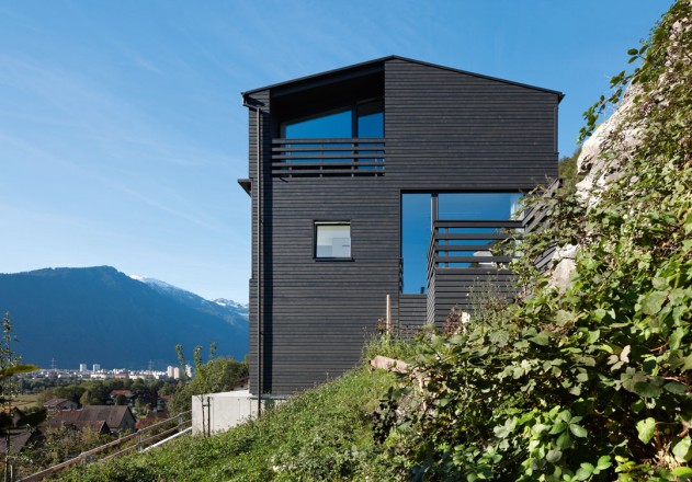 Albertin Partner Architekten Einfamilienhaus Holzelementbauweise Steilhang