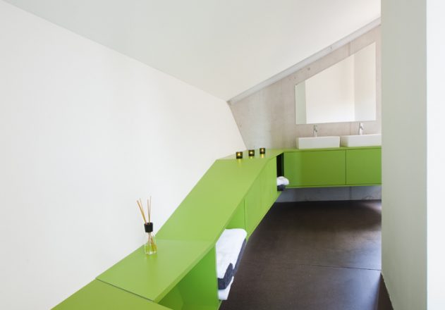 L3P Architekten zwei Minergiehäuser Innenansicht polygonale Architektur Badezimmer