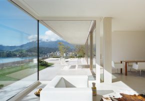 Terrassenhäuser Daniele Marques Innenansicht Wohnraum Panoramafenster