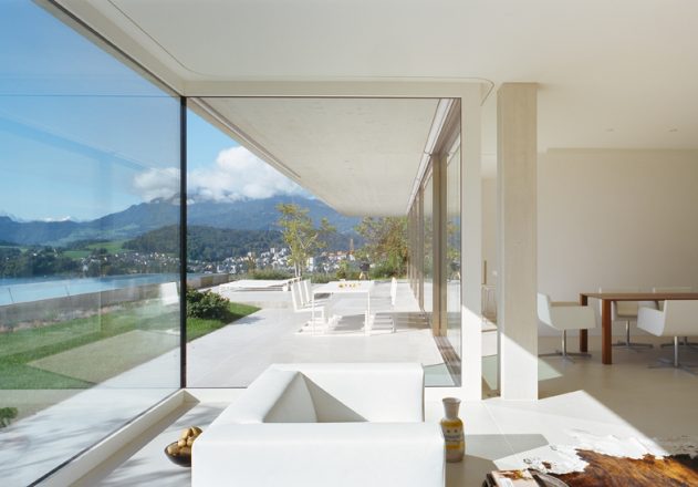 Terrassenhäuser Daniele Marques Innenansicht Wohnraum Panoramafenster