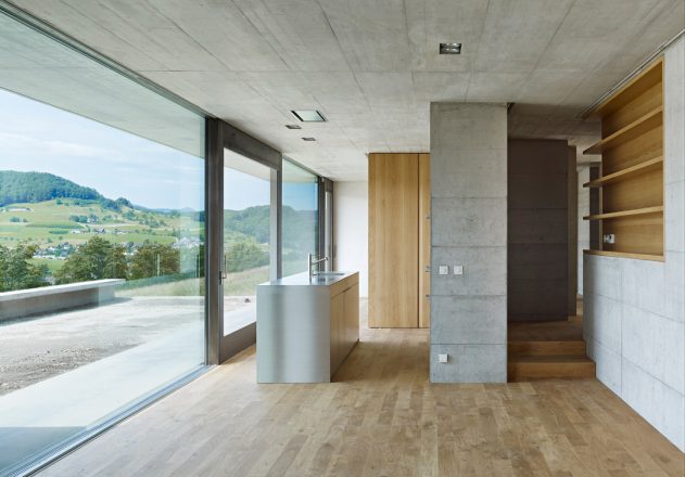 Buchner Bründler Architekten Einfamilienhaus aus Beton Gelterkinden Innenansicht Küchenblock