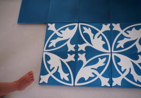 Verlegenster der Küchenfliese