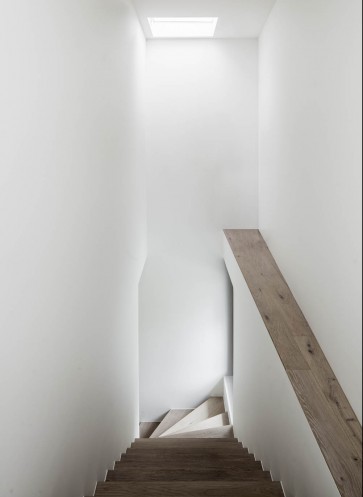 009-PhilippArchitekten-VillaHulliger-TreppenhausWEB